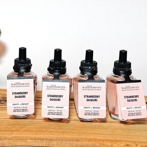 STRAWBERRY DAIQUIRI Wallflowers